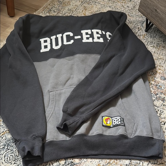 Buc-ee’s Black and Gray Women's Sweatshirt - Picture 1 of 4